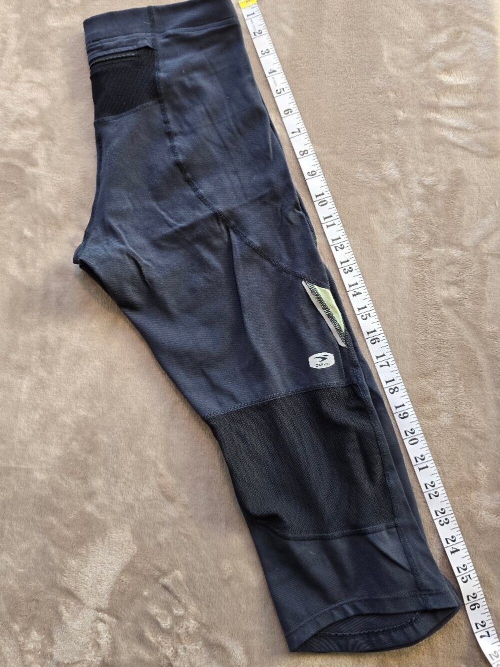Sugoi Jackie Knicker Cropped Athletic Leggings medium